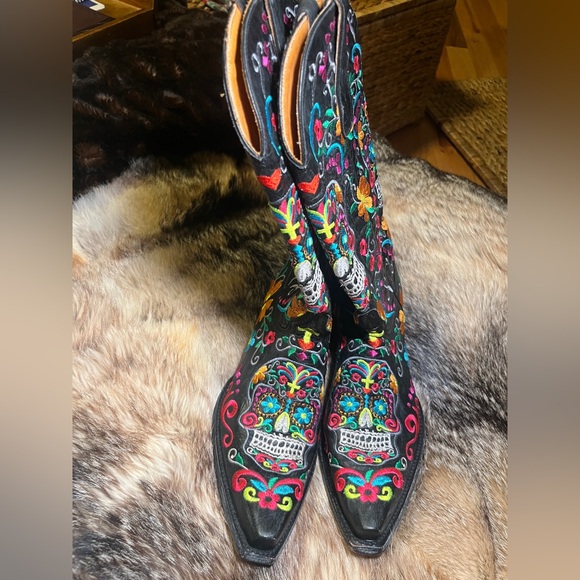 Old Gringo Sugar Skull and Flower Embroidered Western Boots - Picture 3 of 7